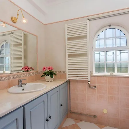Countryside W Panoramic View, Roof Terrace, Private Garden & Pool *