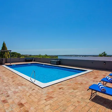 Countryside W Panoramic View, Roof Terrace, Private Garden & Pool *
