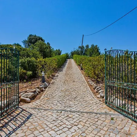 Countryside W Panoramic View, Roof Terrace, Private Garden & Pool *