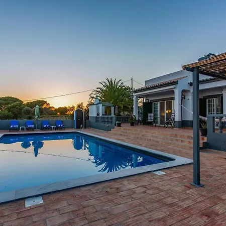 Countryside W Panoramic View, Roof Terrace, Private Garden & Pool *