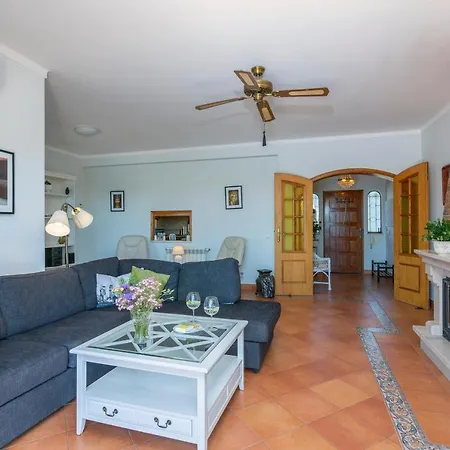 Countryside W Panoramic View, Roof Terrace, Private Garden & Pool