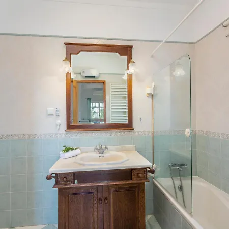 Countryside W Panoramic View, Roof Terrace, Private Garden & Pool *